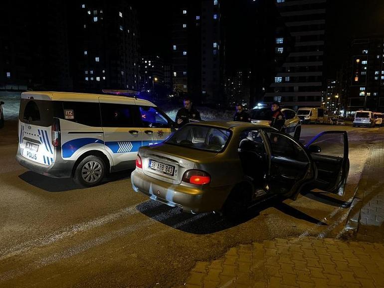 Kayseri’de ‘dur’ ihtarına uymayıp, polise çarpan otomobilin sürücüsü ve 3 arkadaşı yakalandı