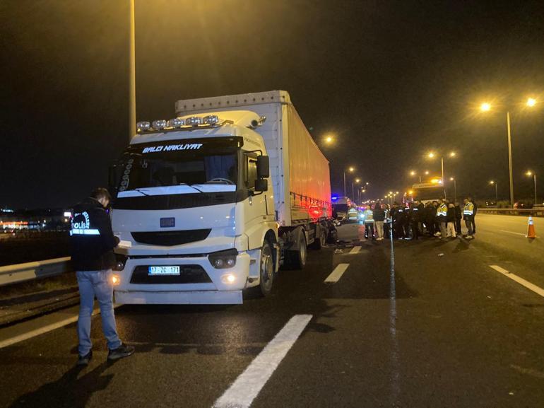 Ankarada otomobil, TIRa arkadan çarptı: 2 ölü, 1 yaralı