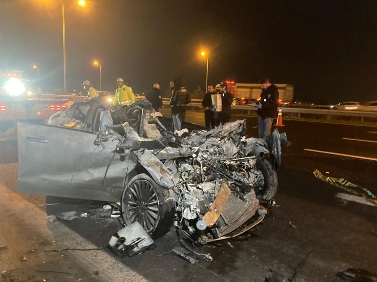 Ankarada otomobil, TIRa arkadan çarptı: 2 ölü, 1 yaralı