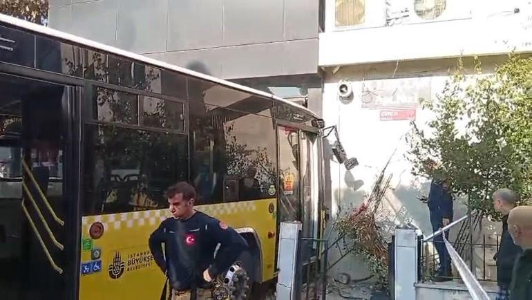 Börekçiye giren İETT otobüsünün şoförü: Fren tutmadı, gaz pedalının takılı kaldığını düşünüyorum