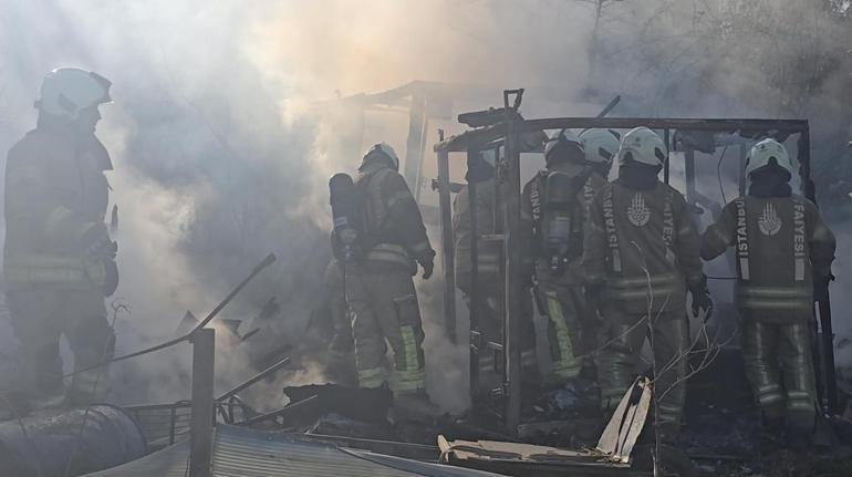 Tuzlada gecekonduda çıkan yangın söndürüldü