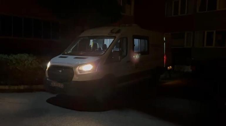 Beylikdüzünde elleri koli bandıyla bağlanmış asılı halde ceset bulundu