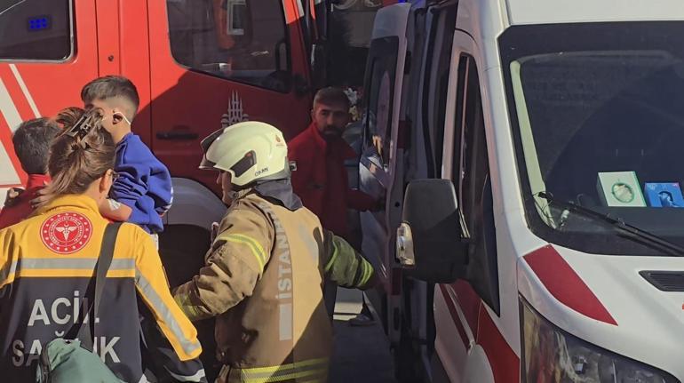 Sancaktepede asansörde çıkan yangında anne ve çocuğu mahsur kaldı; 4 kişi dumandan etkilendi