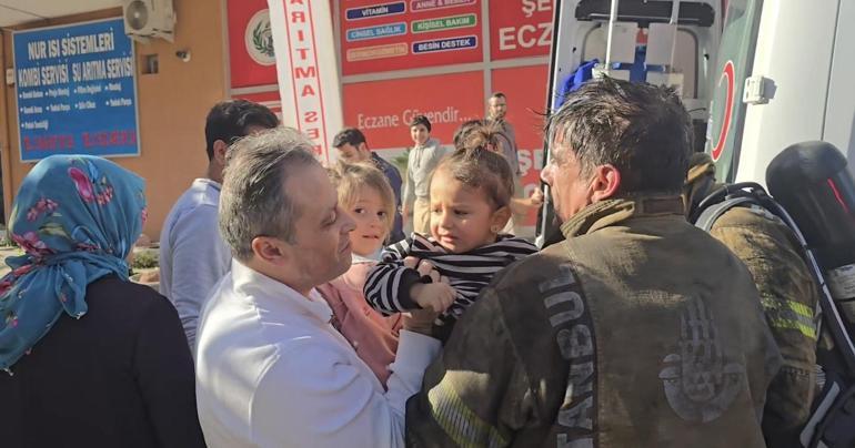 Sancaktepede asansörde çıkan yangında anne ve çocuğu mahsur kaldı; 4 kişi dumandan etkilendi