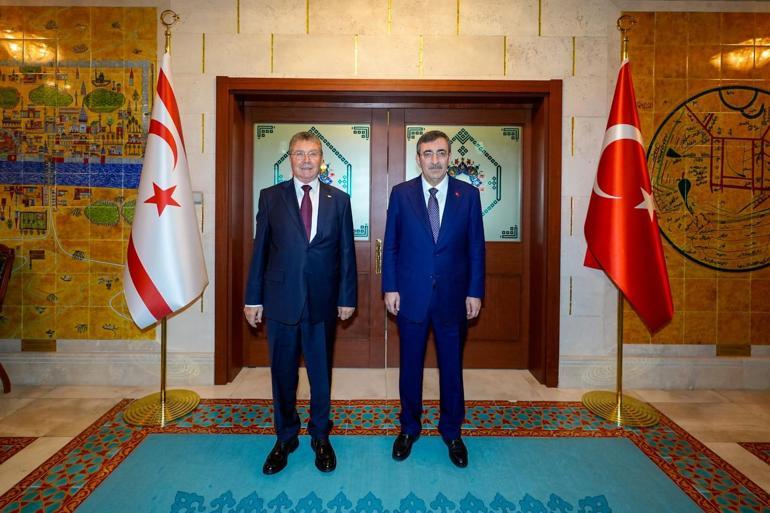 Cevdet Yılmaz, KKTC Başbakanı Üstel ile bir araya geldi