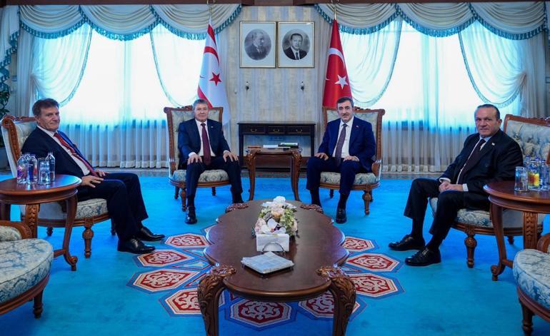 Cevdet Yılmaz, KKTC Başbakanı Üstel ile bir araya geldi