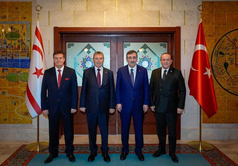 Cevdet Yılmaz, KKTC Başbakanı Üstel ile bir araya geldi