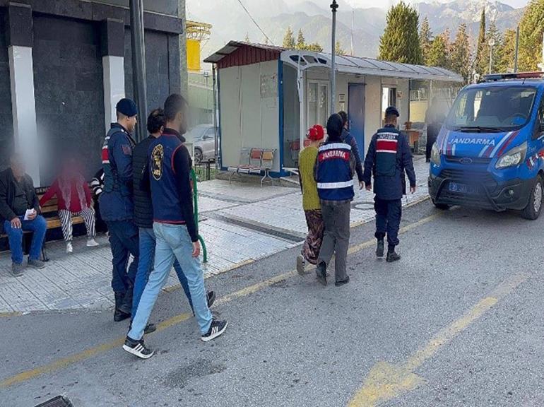 Denizli merkezli 2 ilde katalogdan evlilik vaadiyle dolandırıcılığa 5 gözaltı