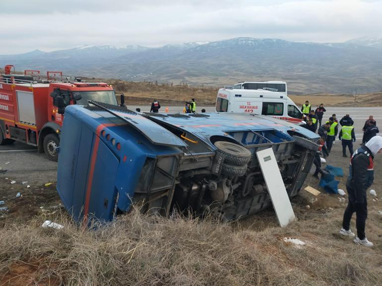 Sivasta cezaevi nakil aracı devrildi; 9 yaralı
