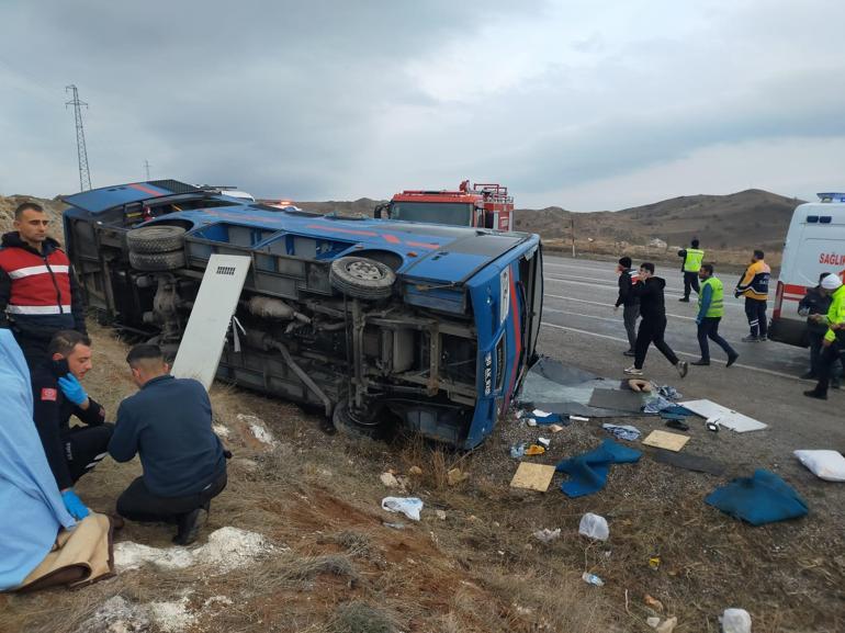 Sivasta cezaevi nakil aracı devrildi; 9 yaralı