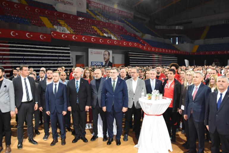 Bakan Bak: İzmirden yeni şampiyonlar istiyoruz