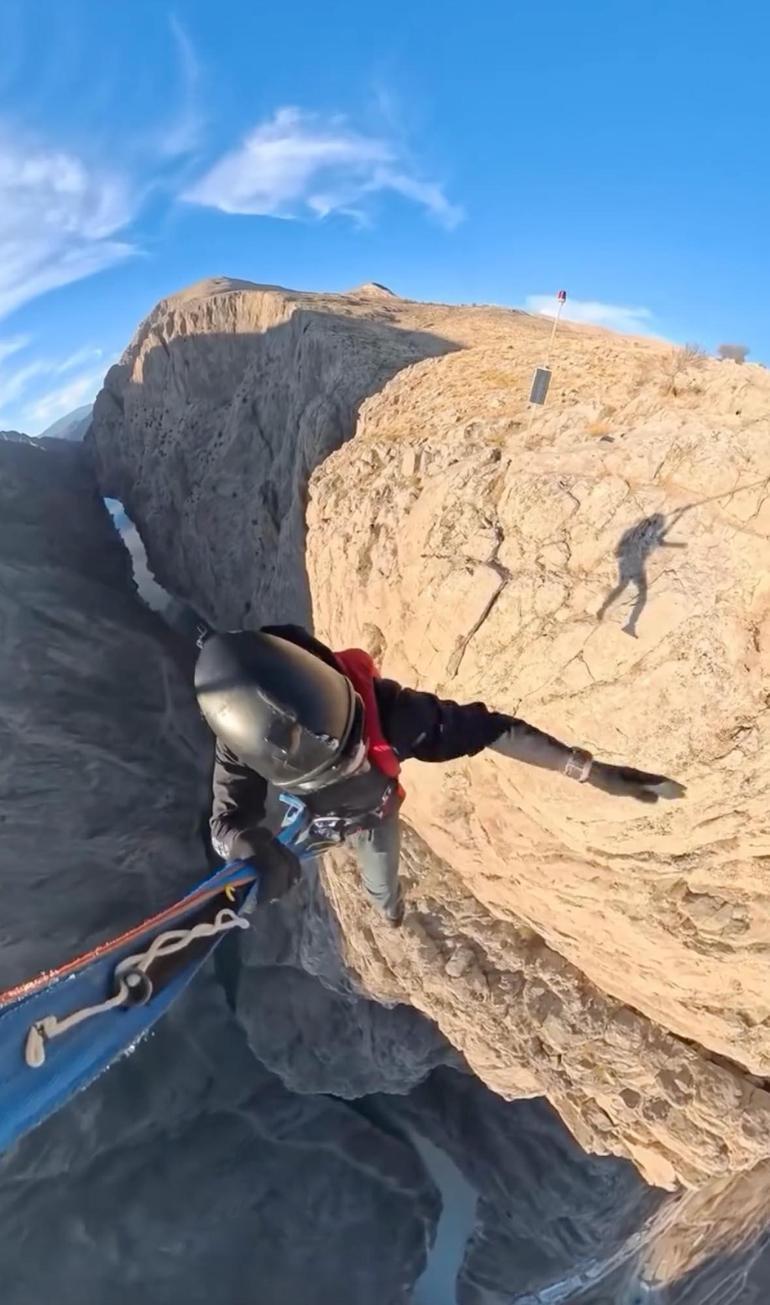 Karanlık Kanyon’da base jump atlayışı nefesleri kesti
