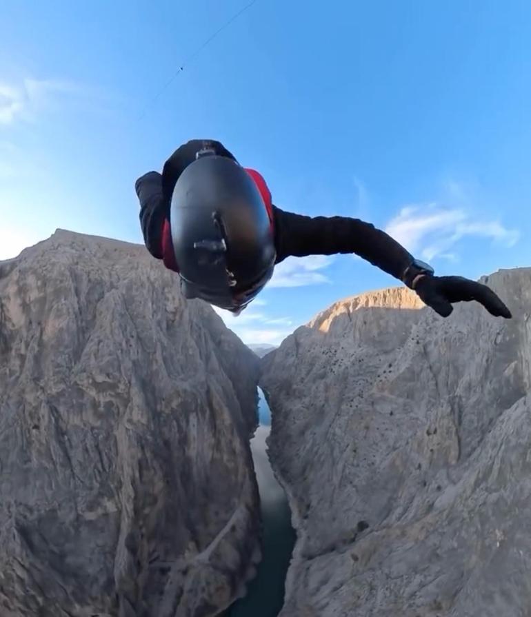 Karanlık Kanyon’da base jump atlayışı nefesleri kesti
