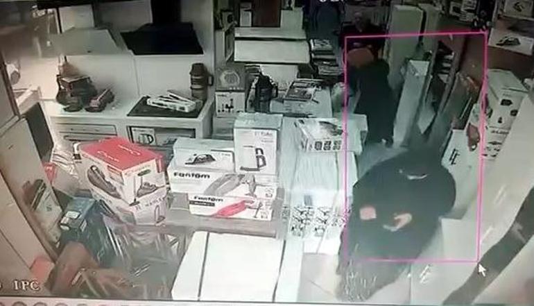Avcılarda saç düzleştiriciyi kıyafetine saklayarak çaldı; hırsızlık anları kamerada