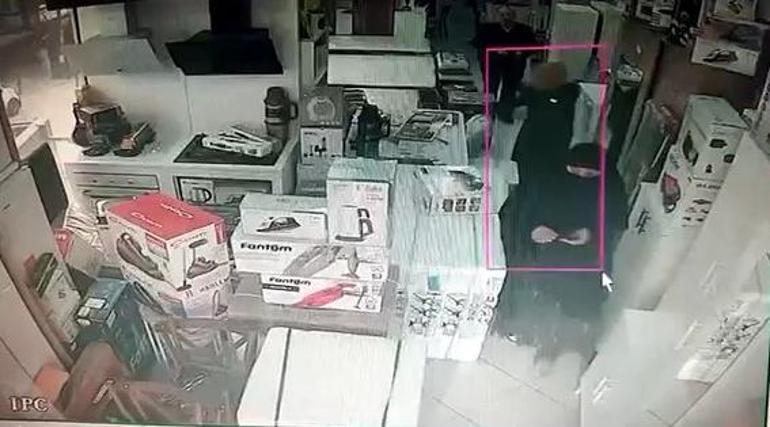 Avcılarda saç düzleştiriciyi kıyafetine saklayarak çaldı; hırsızlık anları kamerada