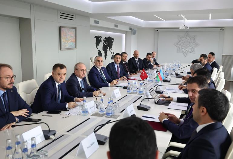 Bakan Işıkhan, Azerbaycanlı mevkidaşı Aliyev ile bir araya geldi