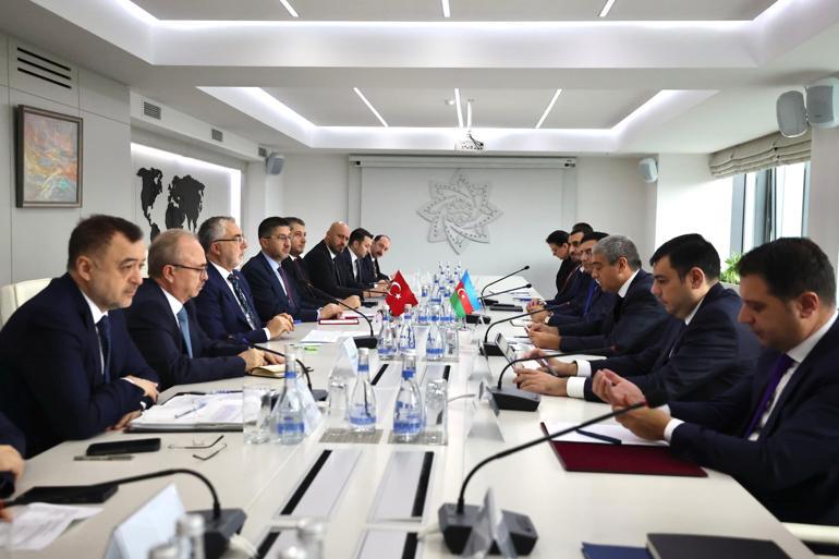 Bakan Işıkhan, Azerbaycanlı mevkidaşı Aliyev ile bir araya geldi