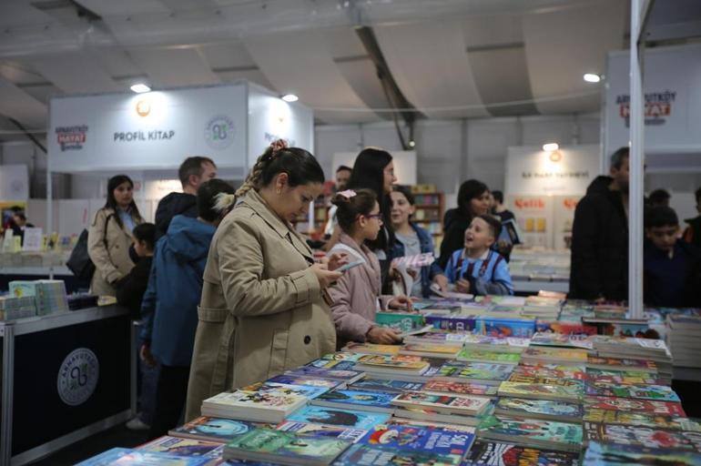Arnavutköy Kitap Fuarı kapılarını açtı