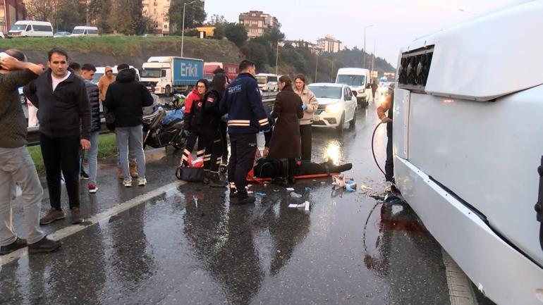 Maltepe D-100de servis minibüsü devrildi: 1i ağır 11 yaralı