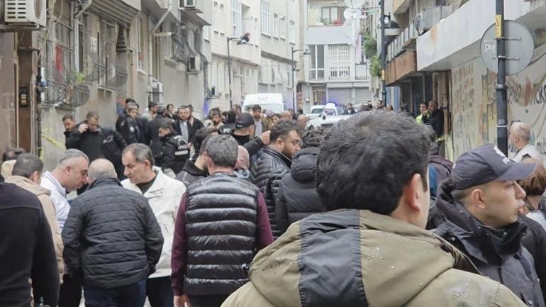 Zeytinburnunda taksici evine gittiği sırada bıçaklanarak öldürüldü
