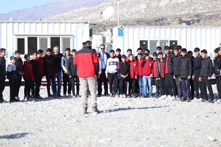 Bakan Bayraktar: Enerjide tam bağımsız Türkiye, gençlerimizle mümkün olacak