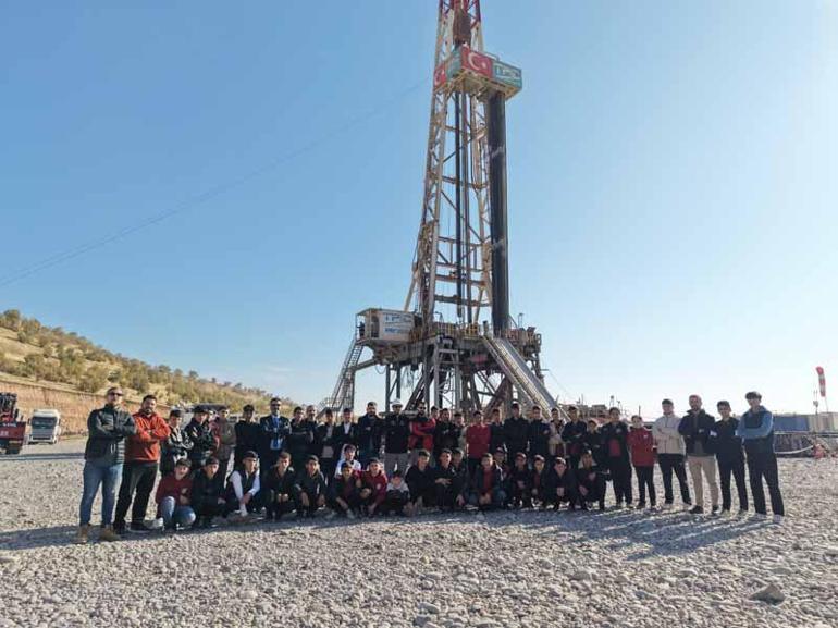 Bakan Bayraktar: Enerjide tam bağımsız Türkiye, gençlerimizle mümkün olacak