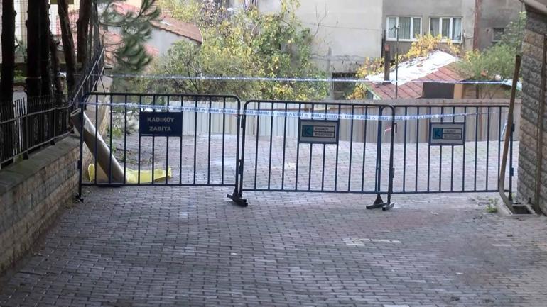 Kadıköy’de 5 katlı binanın istinat duvarı çöktü