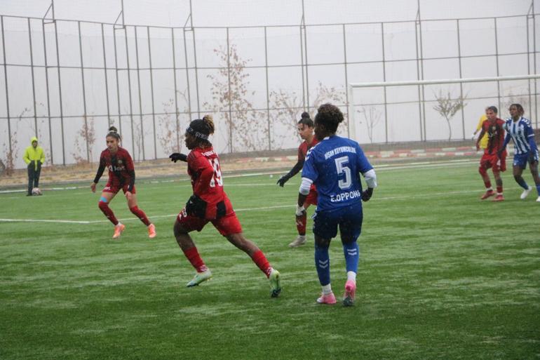 Hakkarigücü kadın takımı, Yüksekova Spora 1-0 mağlup oldu