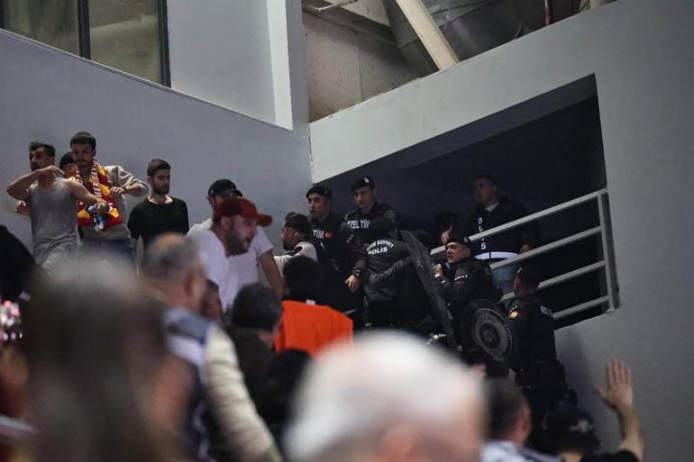 Göztepe – Beşiktaş voleybol maçı olaylı başladı