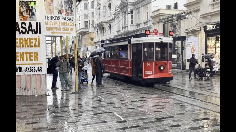 Taksimde sağanak etkili oldu