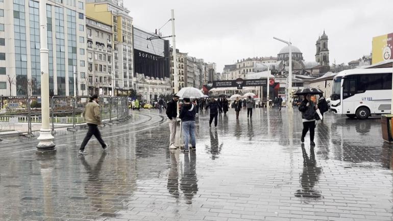 Taksimde sağanak etkili oldu