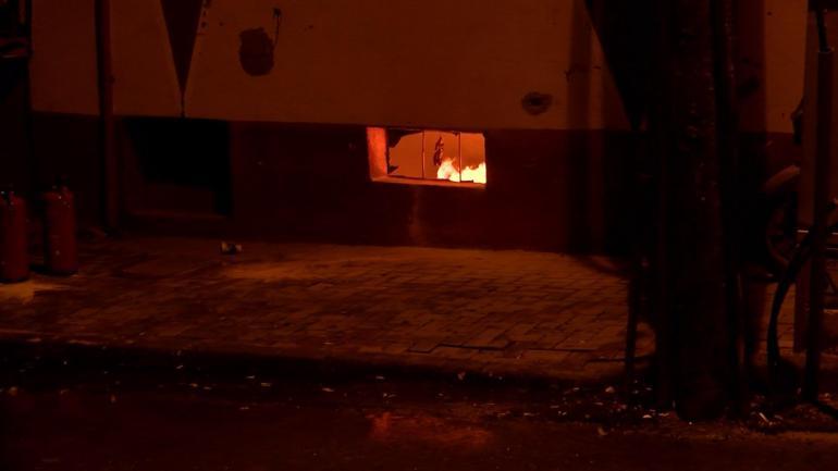 Küçükçekmecede çıkan yangında 1 i bebek 2 çocuk 6 kişi itfaiye tarafından kurtarıldı