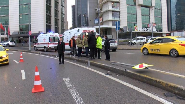 Ataşehirde motosiklete çarpan otomobil takla attı: 2 yaralı
