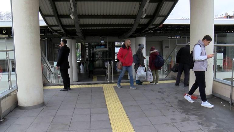 Bakırköy Marmaray İstasyonunda bir kişi raylara düştü; seferlerde aksama yaşandı