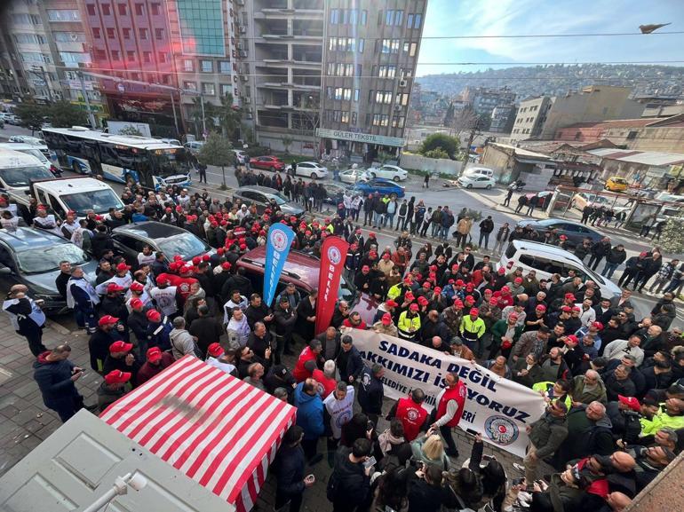 İzmir’de Belediye-İş sendikasına bağlı işçiler eylemde