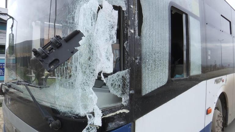 9 kişinin etkilendiği yangın haberini alan sürücü, hız yapınca kamyonetiyle otobüse çarptı