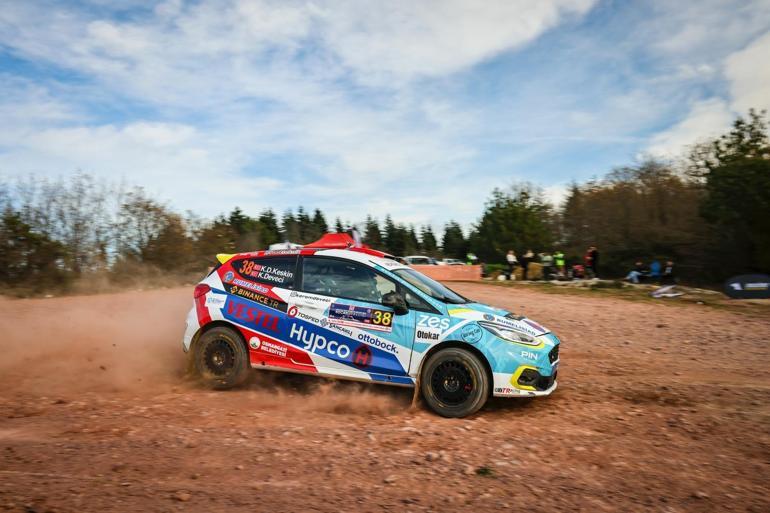 Türkiyenin ilk engelli kadın pilotundan podyumda çifte başarı