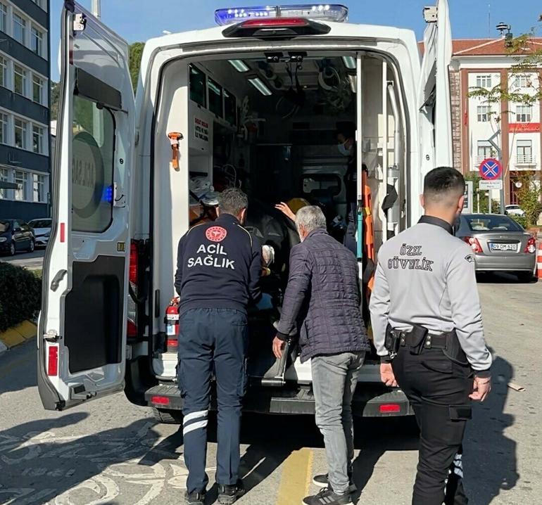 Adliye önünde boşanma aşamasındaki eşini bıçakladı