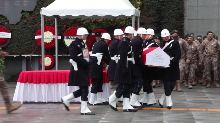Şehit polis memuru Emre Albayrak için İstanbul İl Emniyet Müdürlüğünde tören düzenlendi