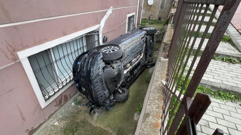 Avcılarda otomobil binanın bahçesine düştü: 2 çocuk yaralı