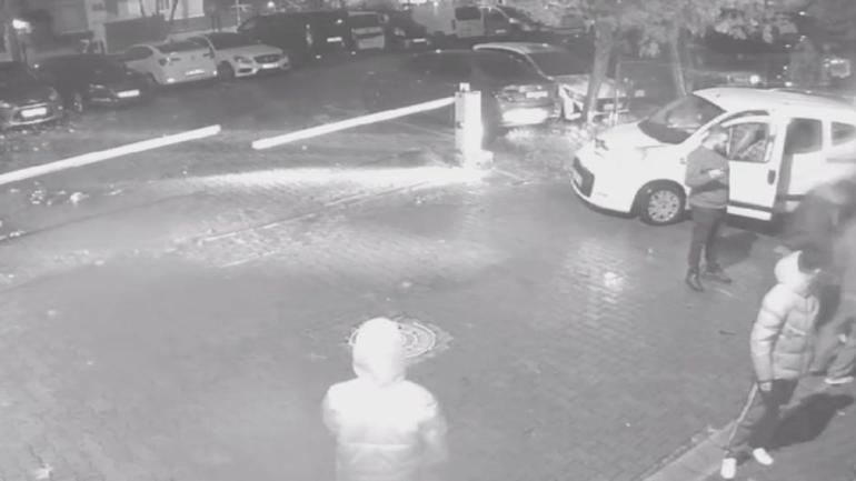 Pendikte 2 kişiye çarpan alkollü sürücü kaçmaya çalıştı, 7 araca daha çarptı; kaza kamerada