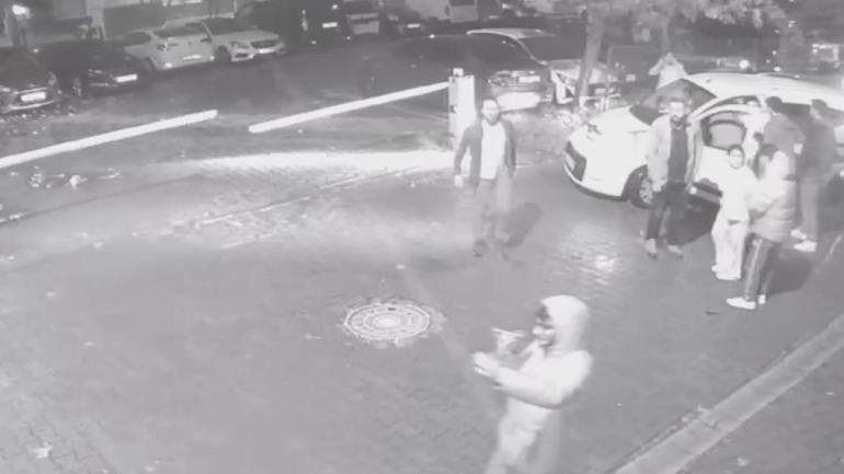 Pendikte 2 kişiye çarpan alkollü sürücü kaçmaya çalıştı, 7 araca daha çarptı; kaza kamerada