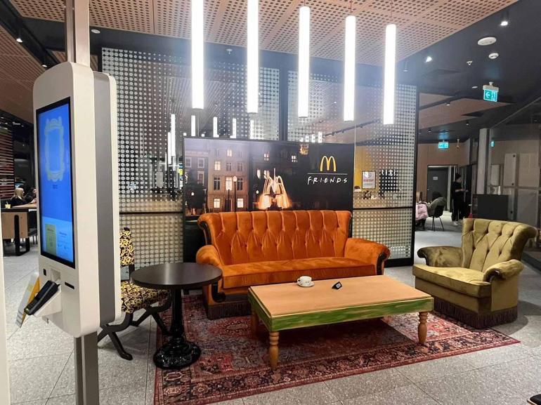 McDonalds Türkiyeden Friends hayranlarına özel menüler ve koleksiyon figürleri