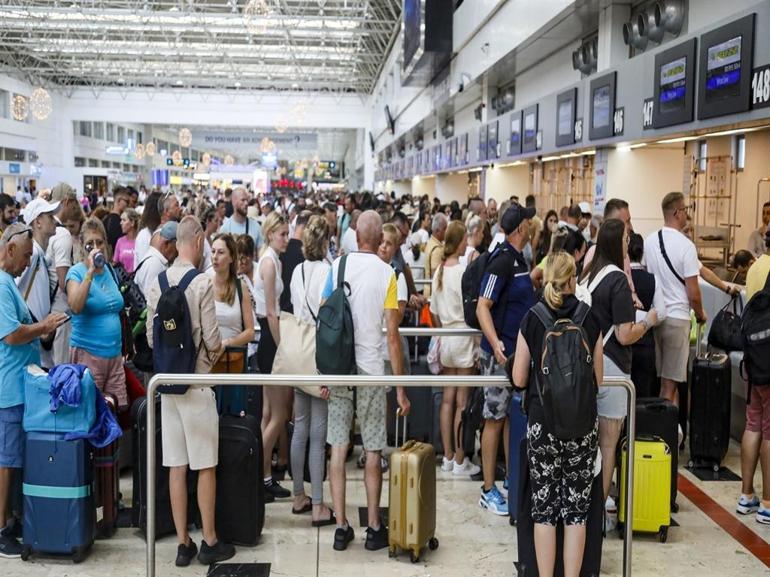 Antalya Havalimanında kasım trafiği; 1,7 milyon yolcuya hizmet verildi