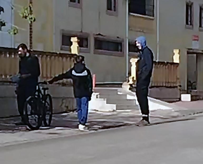 12 yaşındaki bisikletliyi tartaklayıp, boğazını sıktılar