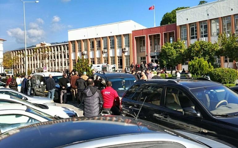 Adliye önündeki kavgada Gamzeyi bıçaklayan boşanma aşamasındaki eşi tutuklandı