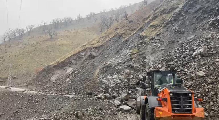 Batmanda heyelan nedeniyle kapanan yollar açıldı