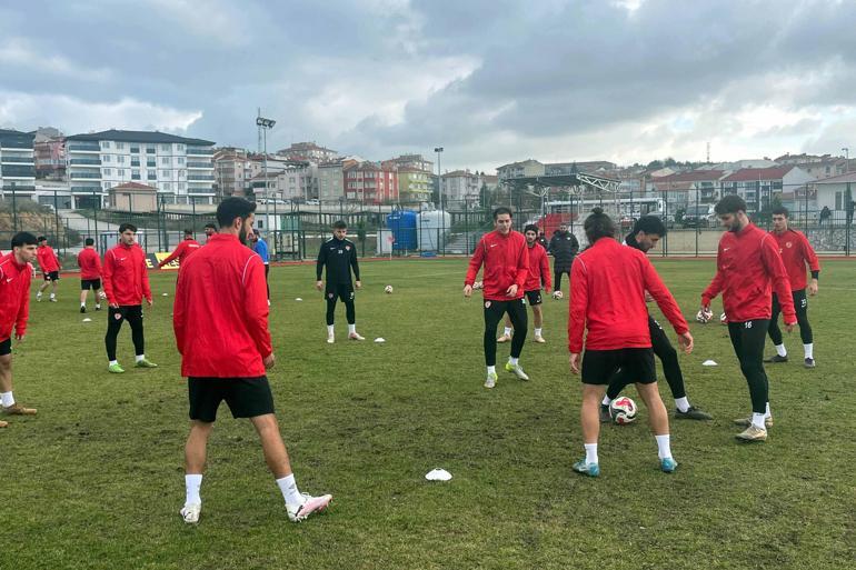 17 futbolcusu hak mahrumiyeti alan Edirnespor’da teknik direktörden destek çağrısı