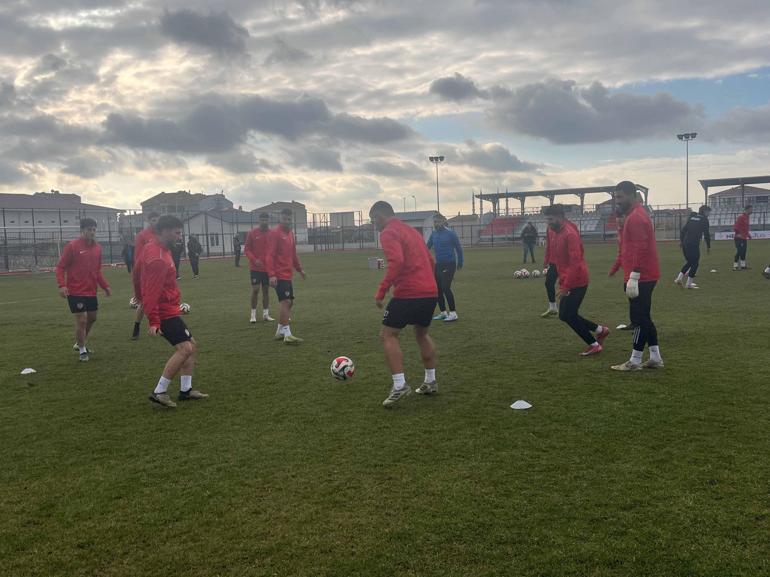 17 futbolcusu hak mahrumiyeti alan Edirnespor’da teknik direktörden destek çağrısı