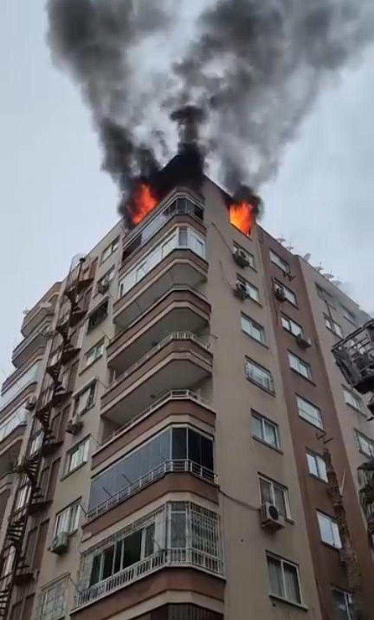 Mersin’de iki ilçede ev yangını